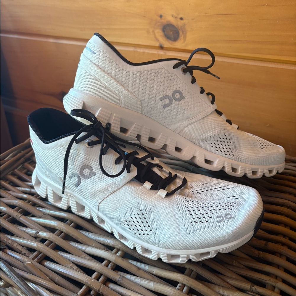 NWOB Men’s On Running Cloud Sneakers